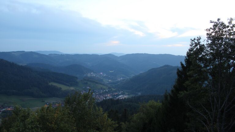 Dieses Bild zeigt eine Webcam-Aufnahme vom Achertal, aufgenommen am Dienstag, den 29.09.2026 um 19:30 Uhr. Die Temperatur betrug 21.9°C.