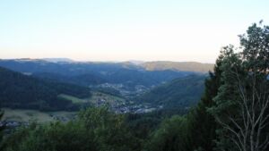 Dieses Bild zeigt eine Webcam-Aufnahme vom Achertal, aufgenommen am Donnerstag, den 13.08.2026 um 06:50 Uhr. Die Temperatur betrug 22.6°C.