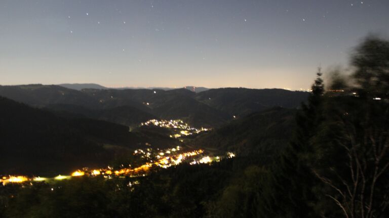 Dieses Bild zeigt eine Webcam-Aufnahme vom Achertal, aufgenommen am Dienstag, den 22.09.2026 um 22:00 Uhr. Die Temperatur betrug 12.6°C.