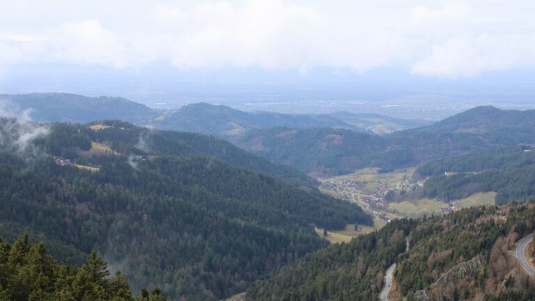 Dieses Bild zeigt eine Webcam-Aufnahme vom Achertal, aufgenommen am Freitag, den 13.02.2026 um 13:30 Uhr. Die Temperatur betrug 2.9°C.