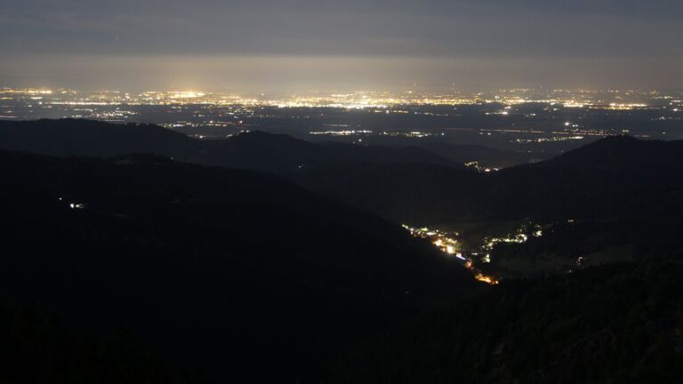 Dieses Bild zeigt eine Webcam-Aufnahme vom Achertal, aufgenommen am Donnerstag, den 02.10.2025 um 22:30 Uhr. Die Temperatur betrug 4.2°C.
