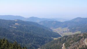 Dieses Bild zeigt eine Webcam-Aufnahme vom Achertal, aufgenommen am Mittwoch, den 04.03.2026 um 13:10 Uhr. Die Temperatur betrug 9.6°C.