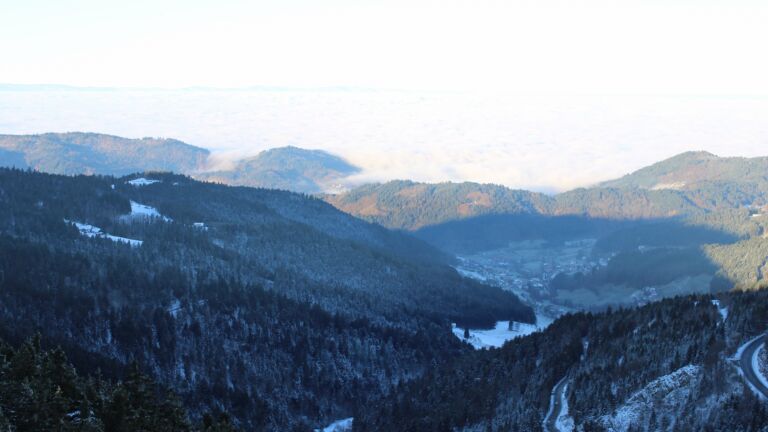 Dieses Bild zeigt eine Webcam-Aufnahme vom Achertal, aufgenommen am Samstag, den 22.11.2025 um 08:50 Uhr. Die Temperatur betrug -4.4°C.