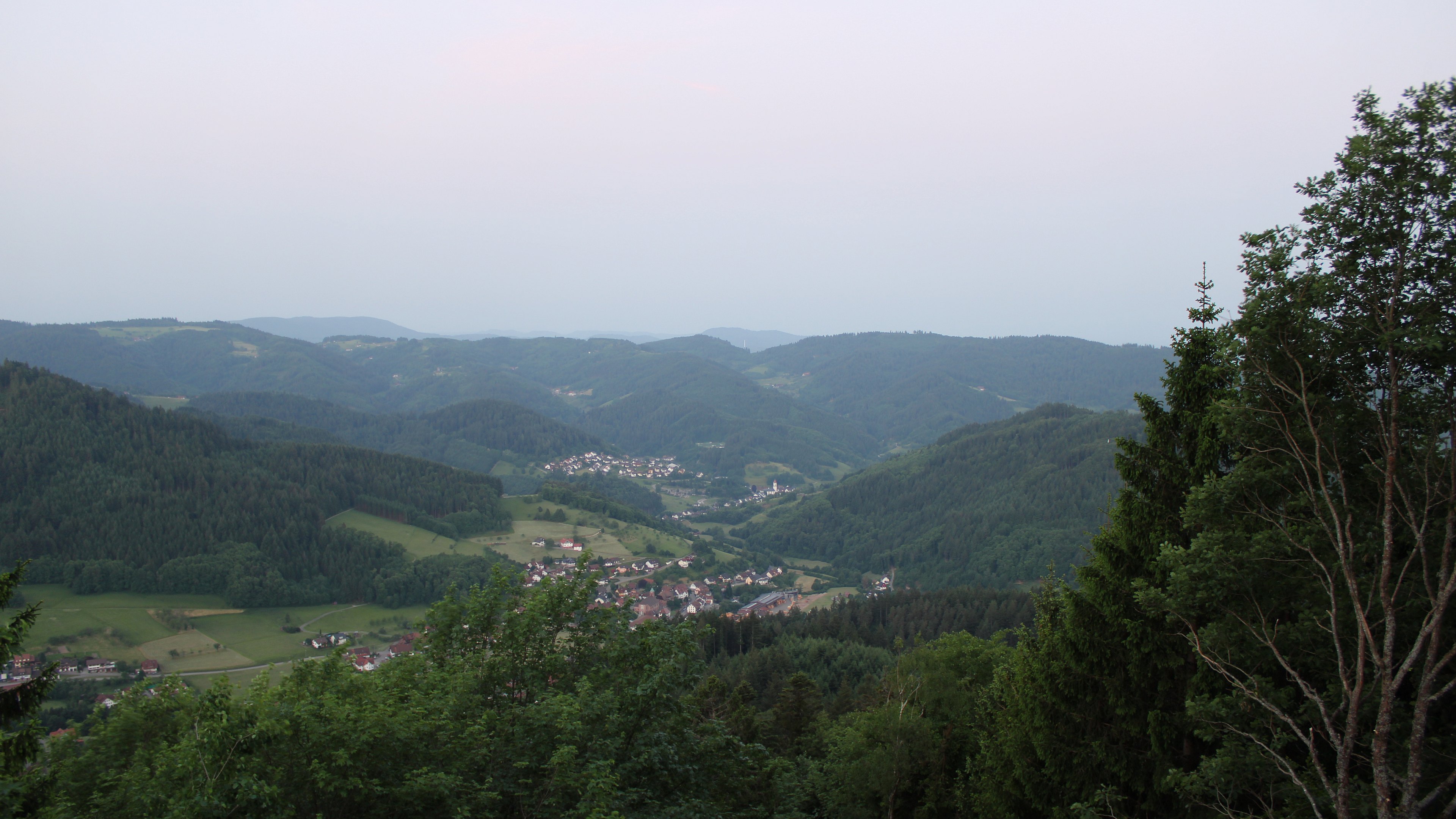 Dieses Bild zeigt eine Webcam-Aufnahme vom Achertal, aufgenommen am Montag, den 25.05.2026 um 05:20 Uhr. Die Temperatur betrug 20.1°C.