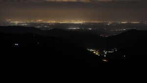 Dieses Bild zeigt eine Webcam-Aufnahme vom Achertal, aufgenommen am Samstag, den 21.03.2026 um 02:30 Uhr. Die Temperatur betrug 4.6°C.