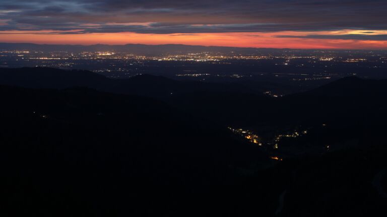 Dieses Bild zeigt eine Webcam-Aufnahme vom Achertal, aufgenommen am Donnerstag, den 29.05.2025 um 22:20 Uhr. Die Temperatur betrug 12.9°C.