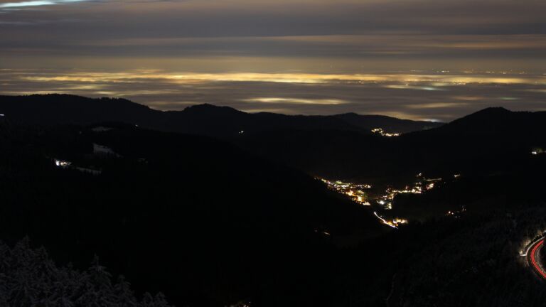 Dieses Bild zeigt eine Webcam-Aufnahme vom Achertal, aufgenommen am Donnerstag, den 27.11.2025 um 17:50 Uhr. Die Temperatur betrug -2.5°C.