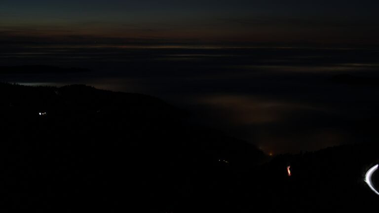 Dieses Bild zeigt eine Webcam-Aufnahme vom Achertal, aufgenommen am Montag, den 19.01.2026 um 18:30 Uhr. Die Temperatur betrug 7.6°C.