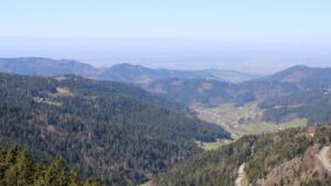 Dieses Bild zeigt eine Webcam-Aufnahme vom Achertal, aufgenommen am Dienstag, den 07.04.2026 um 13:00 Uhr. Die Temperatur betrug 15.7°C.