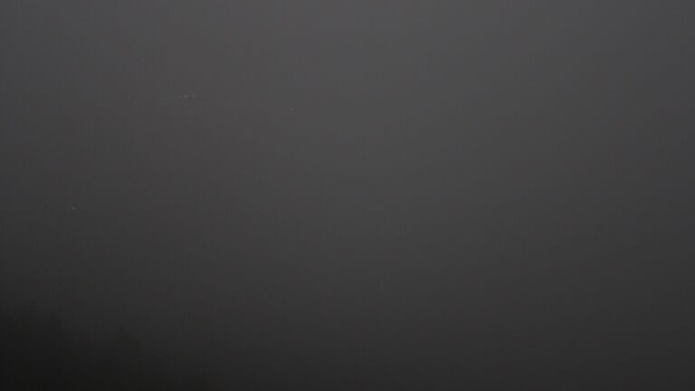 Dieses Bild zeigt eine Webcam-Aufnahme vom Achertal, aufgenommen am Sonntag, den 01.03.2026 um 03:30 Uhr. Die Temperatur betrug 2.9°C.