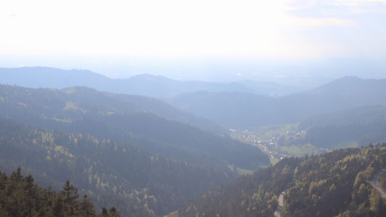 Dieses Bild zeigt eine Webcam-Aufnahme vom Achertal, aufgenommen am Dienstag, den 21.04.2026 um 18:30 Uhr. Die Temperatur betrug 4.9°C.