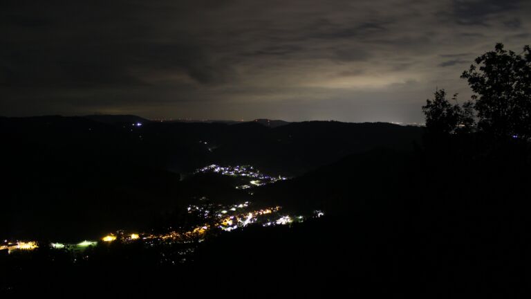 Dieses Bild zeigt eine Webcam-Aufnahme vom Achertal, aufgenommen am Mittwoch, den 16.09.2026 um 21:30 Uhr. Die Temperatur betrug 13°C.