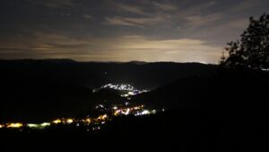 Dieses Bild zeigt eine Webcam-Aufnahme vom Achertal, aufgenommen am Mittwoch, den 13.05.2026 um 02:00 Uhr. Die Temperatur betrug 3.3°C.
