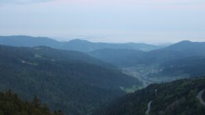 Dieses Bild zeigt eine Webcam-Aufnahme vom Achertal, aufgenommen am Freitag, den 08.05.2026 um 05:50 Uhr. Die Temperatur betrug 4.9°C.