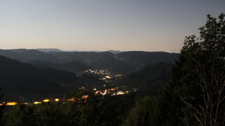 Dieses Bild zeigt eine Webcam-Aufnahme vom Achertal, aufgenommen am Donnerstag, den 30.07.2026 um 01:00 Uhr. Die Temperatur betrug 26.8°C.