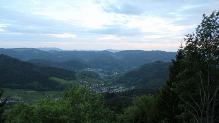 Dieses Bild zeigt eine Webcam-Aufnahme vom Achertal, aufgenommen am Mittwoch, den 20.05.2026 um 21:00 Uhr. Die Temperatur betrug 12.7°C.