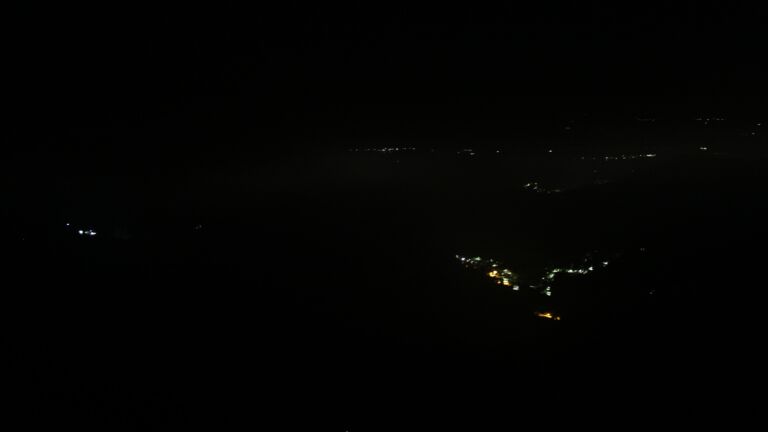 Dieses Bild zeigt eine Webcam-Aufnahme vom Achertal, aufgenommen am Dienstag, den 22.07.2025 um 02:00 Uhr. Die Temperatur betrug 11.1°C.