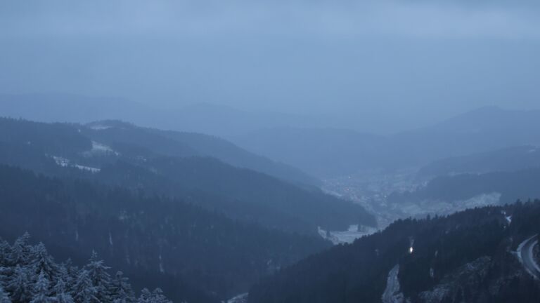 Dieses Bild zeigt eine Webcam-Aufnahme vom Achertal, aufgenommen am Mittwoch, den 24.12.2025 um 16:50 Uhr. Die Temperatur betrug -5.9°C.