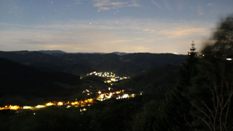 Dieses Bild zeigt eine Webcam-Aufnahme vom Achertal, aufgenommen am Samstag, den 06.06.2026 um 03:30 Uhr. Die Temperatur betrug 12.8°C.