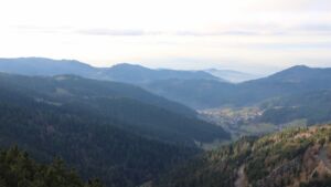 Dieses Bild zeigt eine Webcam-Aufnahme vom Achertal, aufgenommen am Donnerstag, den 04.12.2025 um 15:00 Uhr. Die Temperatur betrug 2.9°C.