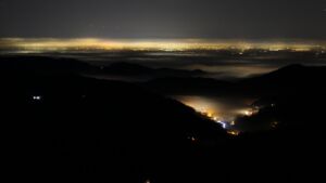 Dieses Bild zeigt eine Webcam-Aufnahme vom Achertal, aufgenommen am Sonntag, den 28.12.2025 um 05:30 Uhr. Die Temperatur betrug 3.7°C.