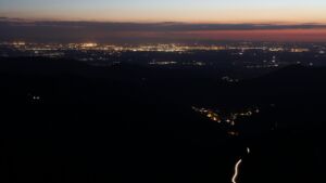 Dieses Bild zeigt eine Webcam-Aufnahme vom Achertal, aufgenommen am Montag, den 20.04.2026 um 21:30 Uhr. Die Temperatur betrug 4.2°C.