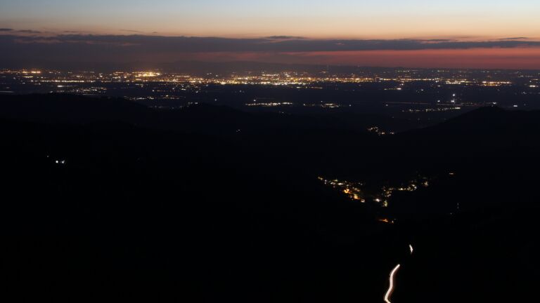 Dieses Bild zeigt eine Webcam-Aufnahme vom Achertal, aufgenommen am Montag, den 20.04.2026 um 21:30 Uhr. Die Temperatur betrug 4.2°C.