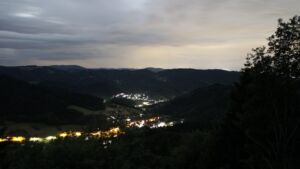 Dieses Bild zeigt eine Webcam-Aufnahme vom Achertal, aufgenommen am Montag, den 01.06.2026 um 02:00 Uhr. Die Temperatur betrug 12.6°C.
