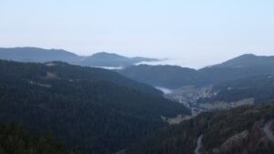 Dieses Bild zeigt eine Webcam-Aufnahme vom Achertal, aufgenommen am Samstag, den 13.12.2025 um 07:50 Uhr. Die Temperatur betrug 6.8°C.