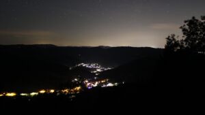 Dieses Bild zeigt eine Webcam-Aufnahme vom Achertal, aufgenommen am Sonntag, den 23.08.2026 um 01:30 Uhr. Die Temperatur betrug 13.7°C.