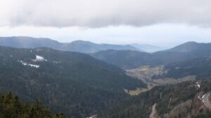 Dieses Bild zeigt eine Webcam-Aufnahme vom Achertal, aufgenommen am Sonntag, den 01.02.2026 um 14:00 Uhr. Die Temperatur betrug 3.7°C.