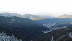 Dieses Bild zeigt eine Webcam-Aufnahme vom Achertal, aufgenommen am Montag, den 01.12.2025 um 08:50 Uhr. Die Temperatur betrug 1°C.