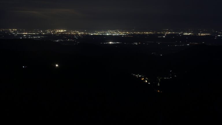 Dieses Bild zeigt eine Webcam-Aufnahme vom Achertal, aufgenommen am Freitag, den 10.04.2026 um 05:50 Uhr. Die Temperatur betrug 8.7°C.