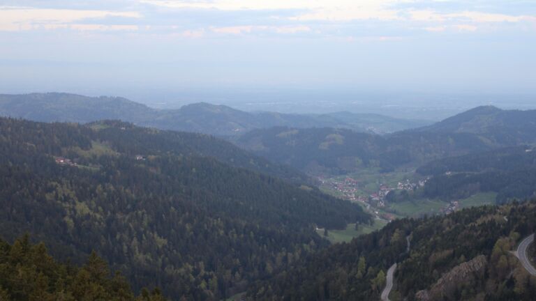 Dieses Bild zeigt eine Webcam-Aufnahme vom Achertal, aufgenommen am Sonntag, den 19.04.2026 um 06:50 Uhr. Die Temperatur betrug 10.1°C.