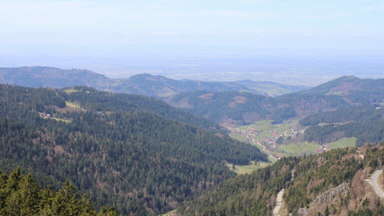 Dieses Bild zeigt eine Webcam-Aufnahme vom Achertal, aufgenommen am Montag, den 06.04.2026 um 13:10 Uhr. Die Temperatur betrug 11.3°C.