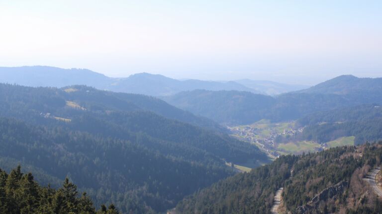 Dieses Bild zeigt eine Webcam-Aufnahme vom Achertal, aufgenommen am Mittwoch, den 04.03.2026 um 15:00 Uhr. Die Temperatur betrug 9.4°C.