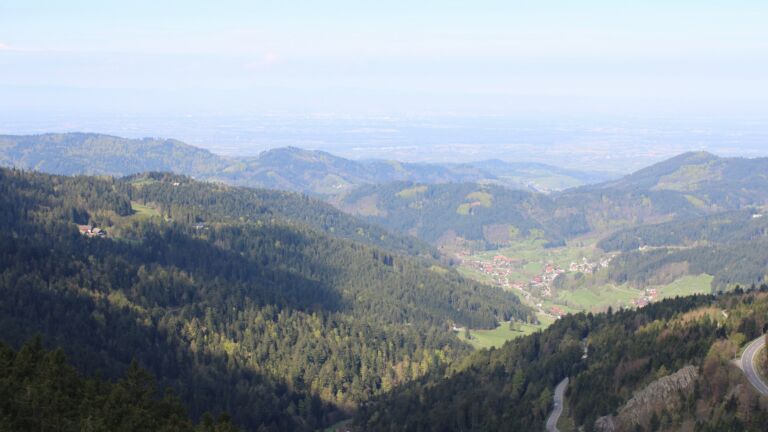 Dieses Bild zeigt eine Webcam-Aufnahme vom Achertal, aufgenommen am Samstag, den 18.04.2026 um 10:50 Uhr. Die Temperatur betrug 15.1°C.