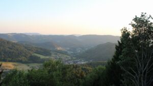 Dieses Bild zeigt eine Webcam-Aufnahme vom Achertal, aufgenommen am Dienstag, den 11.08.2026 um 20:20 Uhr. Die Temperatur betrug 24.6°C.