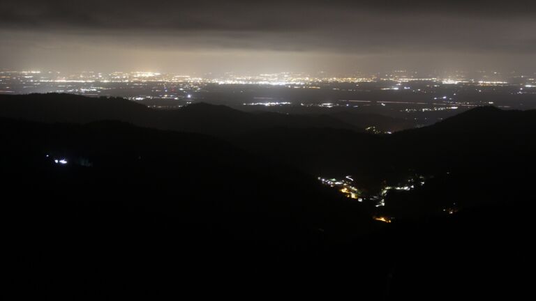 Dieses Bild zeigt eine Webcam-Aufnahme vom Achertal, aufgenommen am Dienstag, den 28.10.2025 um 05:30 Uhr. Die Temperatur betrug 3.2°C.