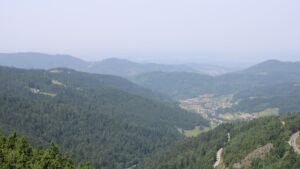 Dieses Bild zeigt eine Webcam-Aufnahme vom Achertal, aufgenommen am Samstag, den 14.06.2025 um 12:10 Uhr. Die Temperatur betrug 24.8°C.