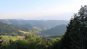 Dieses Bild zeigt eine Webcam-Aufnahme vom Achertal, aufgenommen am Samstag, den 20.06.2026 um 20:10 Uhr. Die Temperatur betrug 32.9°C.