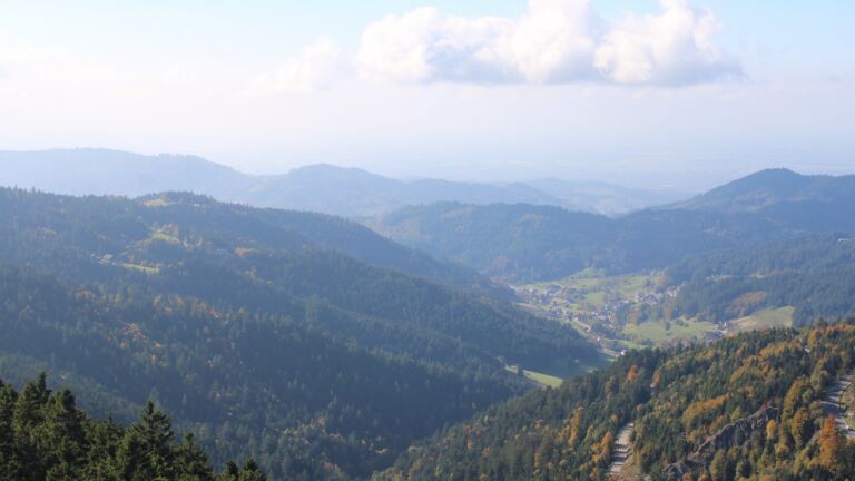Dieses Bild zeigt eine Webcam-Aufnahme vom Achertal, aufgenommen am Sonntag, den 12.10.2025 um 15:20 Uhr. Die Temperatur betrug 10.9°C.