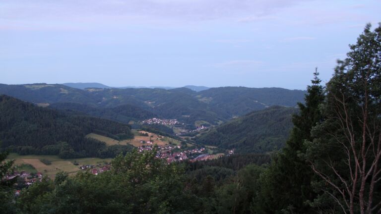 Dieses Bild zeigt eine Webcam-Aufnahme vom Achertal, aufgenommen am Samstag, den 06.06.2026 um 05:10 Uhr. Die Temperatur betrug 12.7°C.