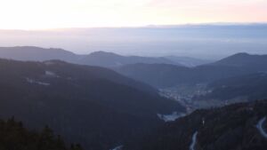 Dieses Bild zeigt eine Webcam-Aufnahme vom Achertal, aufgenommen am Donnerstag, den 01.01.2026 um 17:10 Uhr. Die Temperatur betrug -5.7°C.