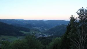 Dieses Bild zeigt eine Webcam-Aufnahme vom Achertal, aufgenommen am Freitag, den 04.09.2026 um 07:00 Uhr. Die Temperatur betrug 17.6°C.
