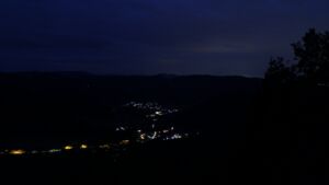 Dieses Bild zeigt eine Webcam-Aufnahme vom Achertal, aufgenommen am Dienstag, den 25.08.2026 um 05:40 Uhr. Die Temperatur betrug 15.4°C.