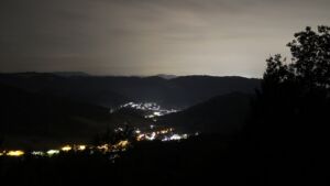 Dieses Bild zeigt eine Webcam-Aufnahme vom Achertal, aufgenommen am Dienstag, den 18.08.2026 um 01:30 Uhr. Die Temperatur betrug 17.4°C.