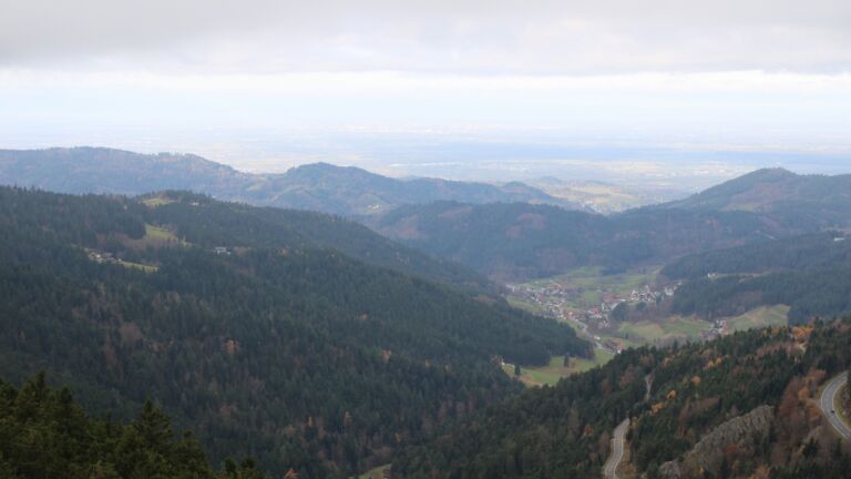 Dieses Bild zeigt eine Webcam-Aufnahme vom Achertal, aufgenommen am Dienstag, den 11.11.2025 um 10:20 Uhr. Die Temperatur betrug 6°C.