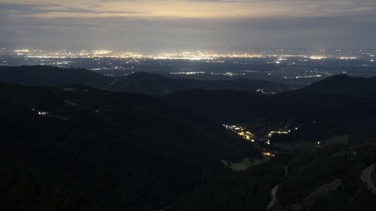 Dieses Bild zeigt eine Webcam-Aufnahme vom Achertal, aufgenommen am Donnerstag, den 11.09.2025 um 01:30 Uhr. Die Temperatur betrug 11.6°C.