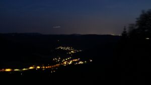 Dieses Bild zeigt eine Webcam-Aufnahme vom Achertal, aufgenommen am Montag, den 13.07.2026 um 22:50 Uhr. Die Temperatur betrug 26°C.